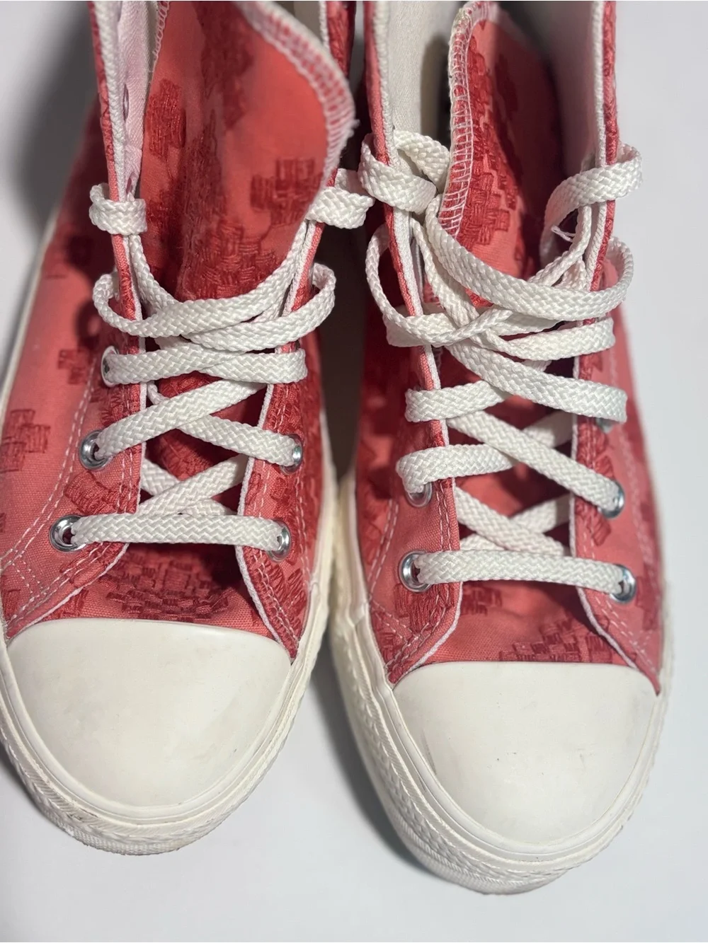 Converse Platform High Tops 8.5 | Coral Embroidered Boho Fall Festival Sneakers